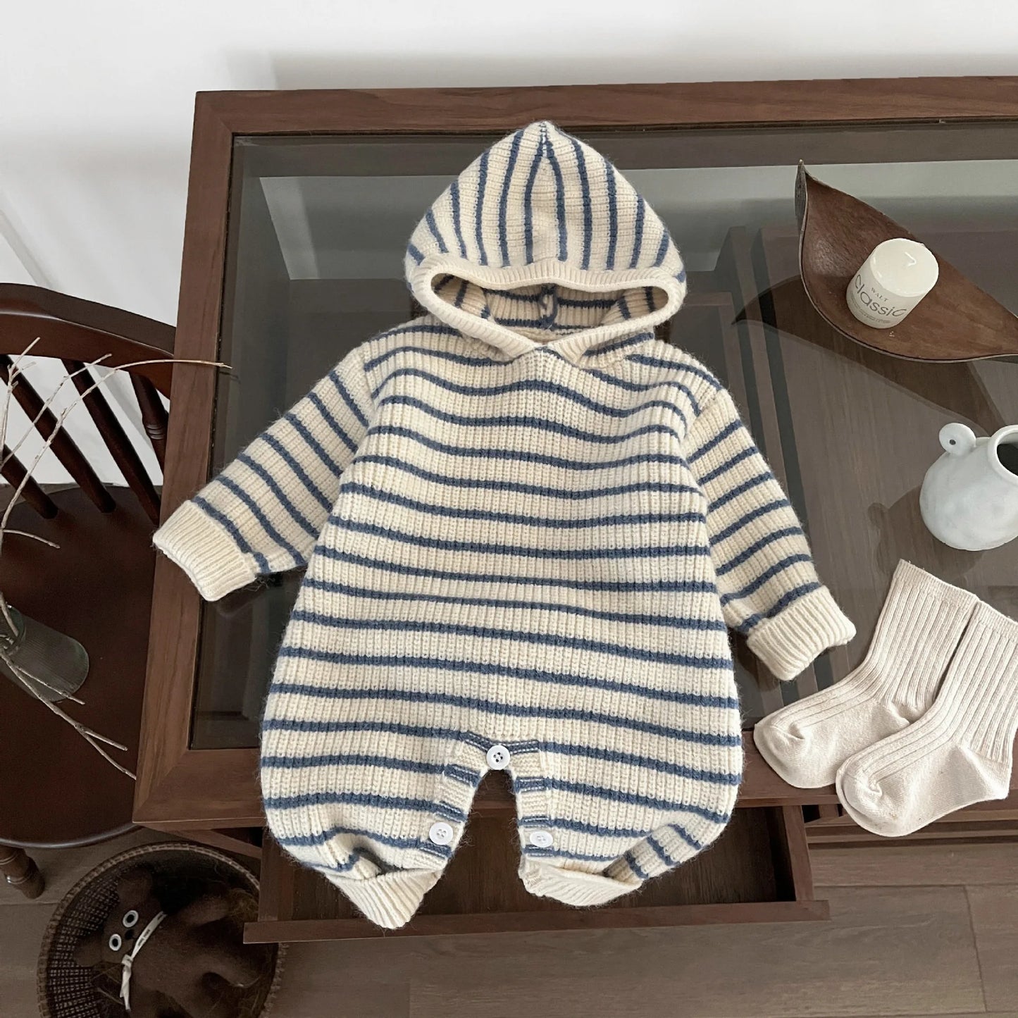Macacão Bebê Térmico Premium – Tricot Listrado com Capuz