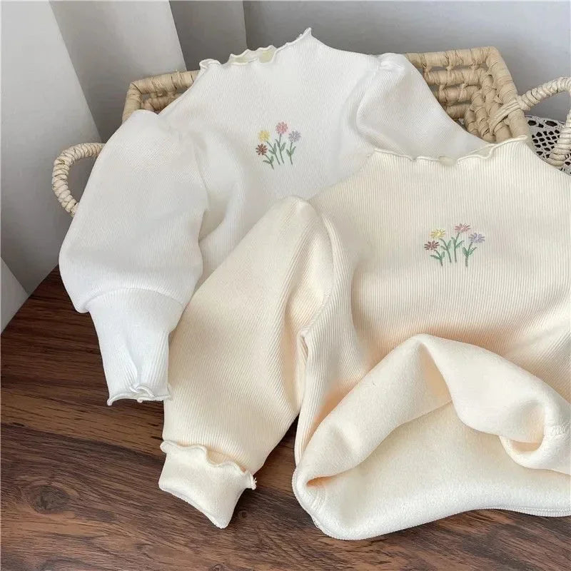 Suéter Bebê Tricot Floral Premium – Toque Macio e Conforto Térmico