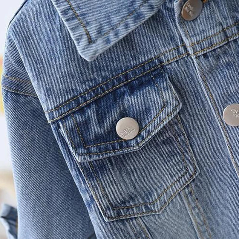Jaqueta Bebê Jeans Premium – Casaco Denim com Botões e Proteção Leve