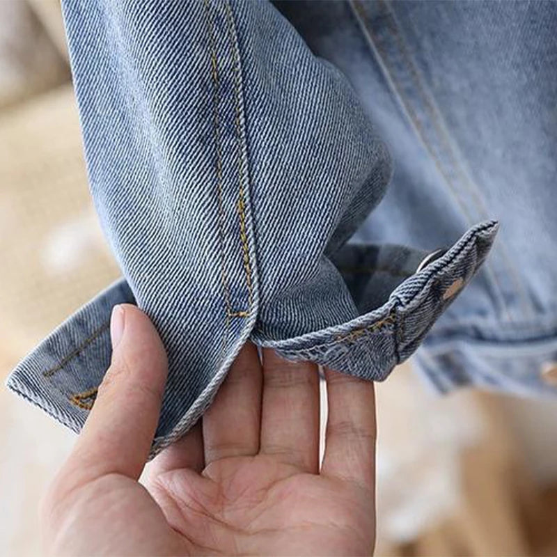 Jaqueta Bebê Jeans Premium – Casaco Denim com Botões e Proteção Leve